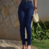 Shorts Jeans Feminino Boyfriend com Bordado de Flor Frontal Azul
