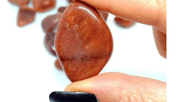 Pedra Quartzo Vermelho Rolado 2 a 3cm – Proteção Segurança e Confiança – Cristal Natural – CASA FÉ