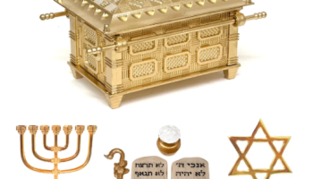 kit arca da aliança grande dourada 18cm + Candelabro + Estrela de Davi + tabuas da lei,cajado e maná