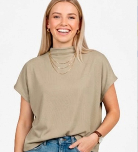 Blusa Feminina com Gola Chaminé Bege