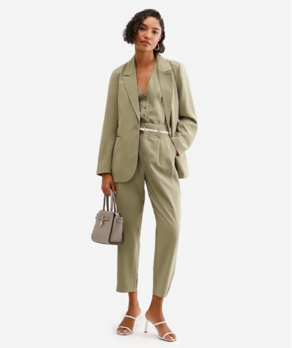 Calça feminina de alfaiataria com pregas verde