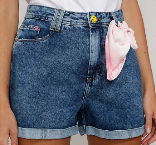 Short Jeans Smiley Mom Cintura Super Alta com Bandana Azul Médio