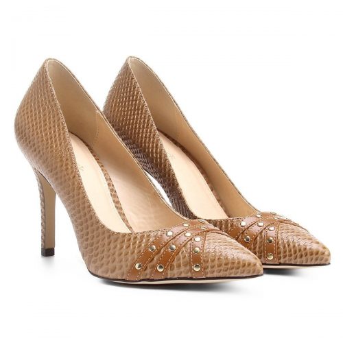 SCARPIN COURO SHOESTOCK SALTO ALTO TACHAS – CARAMELO